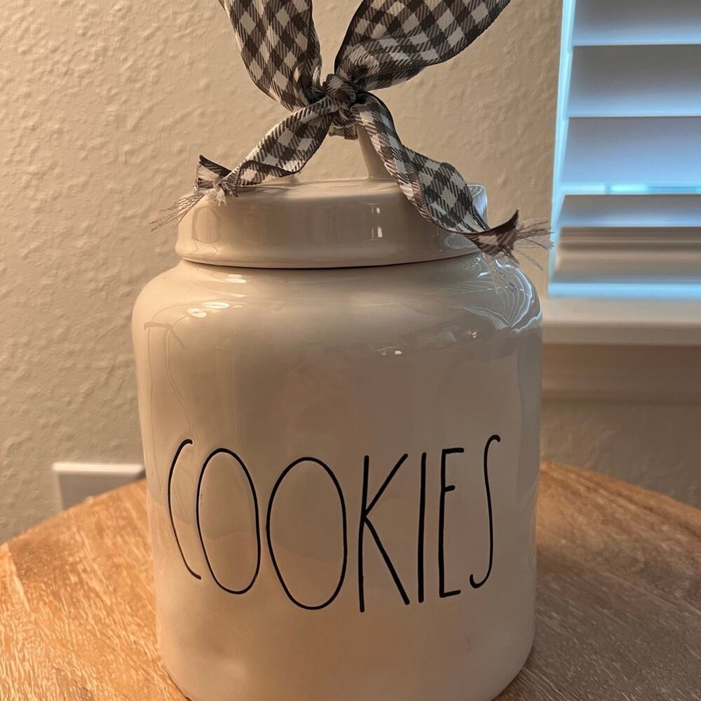 2018-2019 Rae Dunn Cookies canister